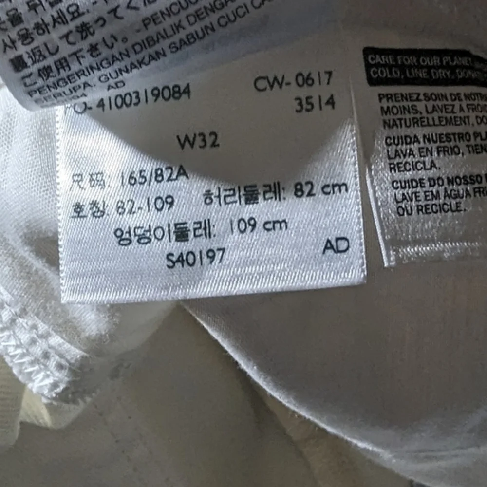 Levis Shorts Women's 32 White Mid Length High‎ Rise Bermuda Denim Shorts Solid